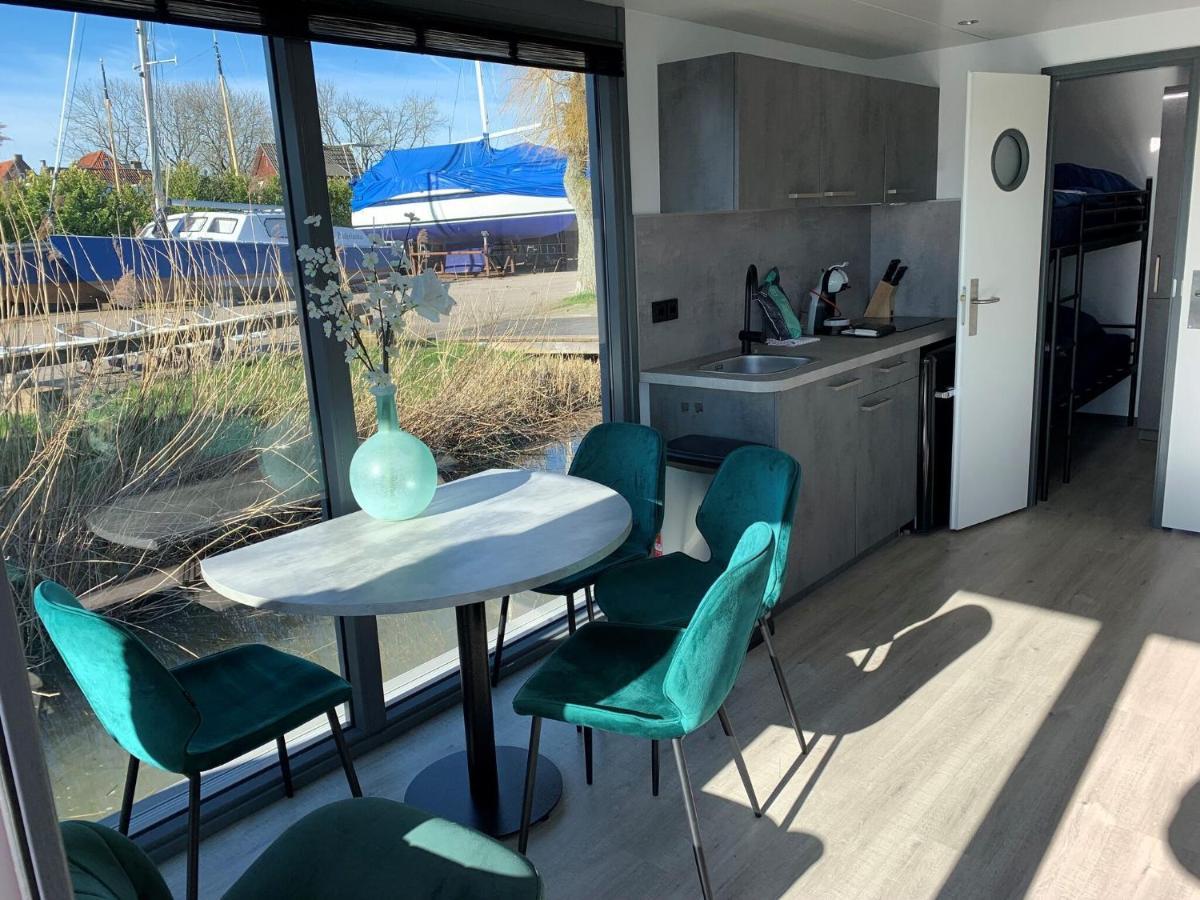 Waterfront Houseboat Near The Centre Hotel Monnickendam Exterior photo